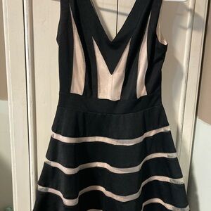 A'gaci Black and Cream V-Neck Mini Dress